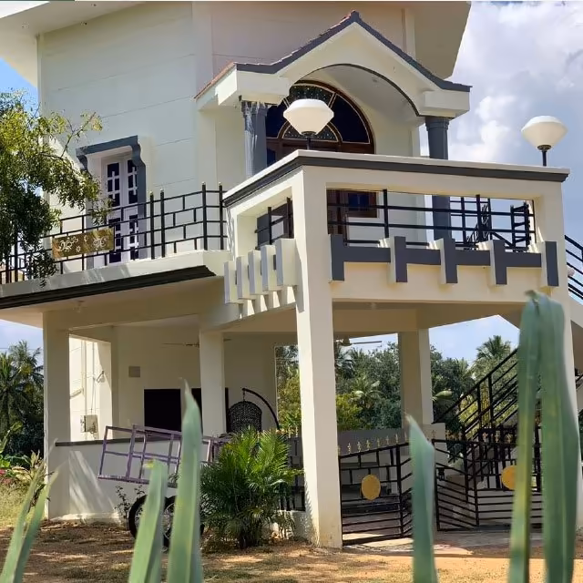 Green Lakes farmhouse exterior view